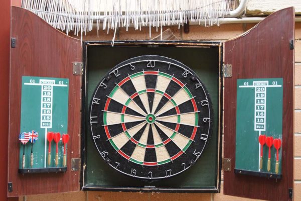 emperors-crown-hostel-darts