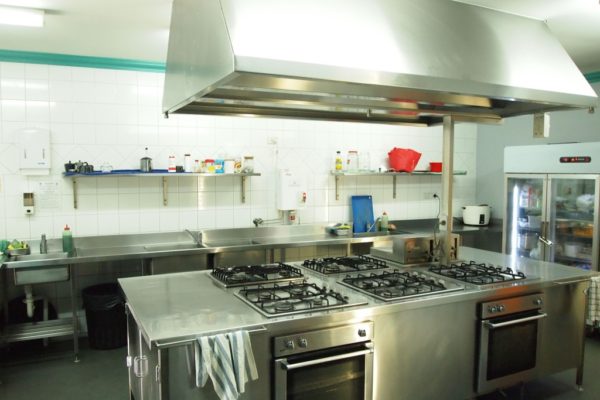 emperors-crown-hostel-kitchen-facilities-view-2