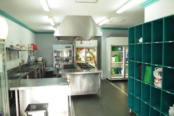 emperors-crown-hostel-kitchen-facilities-view-3